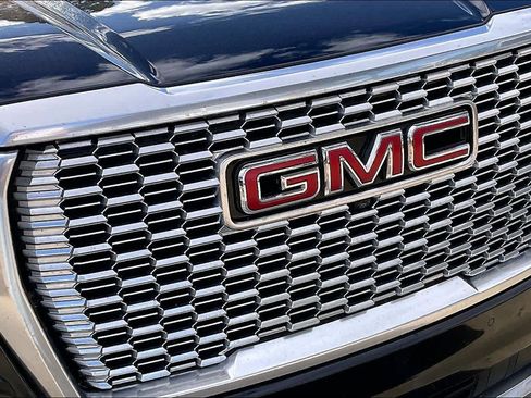 Used 2022 GMC Yukon XL Denali image 29