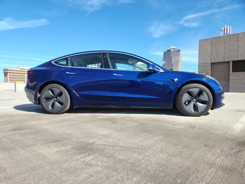 Used 2018 Tesla Model 3 Mid Range image 6