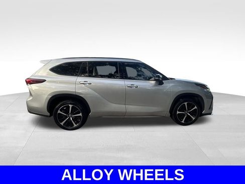 Used 2022 Toyota Highlander XSE image 3