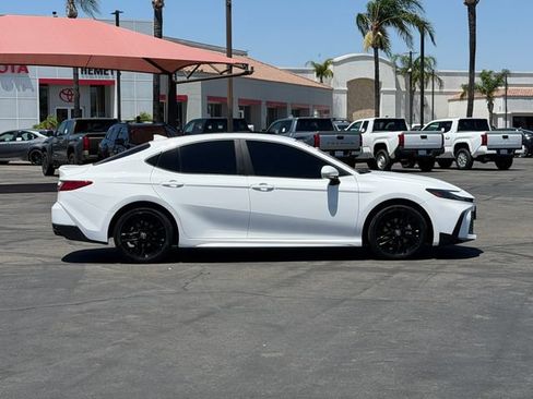 Used 2025 Toyota Camry SE w/ Convenience Package FWD image 4
