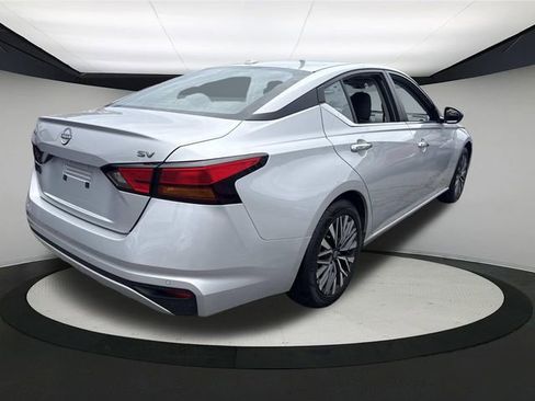 Used 2024 Nissan Altima 2.5 SV image 10