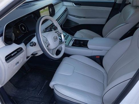 Used 2025 Hyundai Palisade Calligraphy image 2