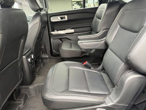 Used 2022 Ford Explorer Limited w/ Equipment Group 301A AWD/4WD image 16