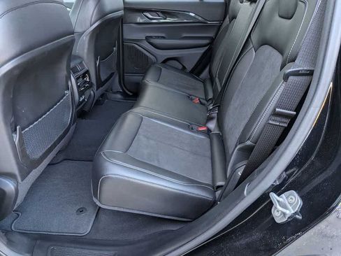 Certified 2023 Jeep Grand Cherokee Altitude AWD/4WD image 17