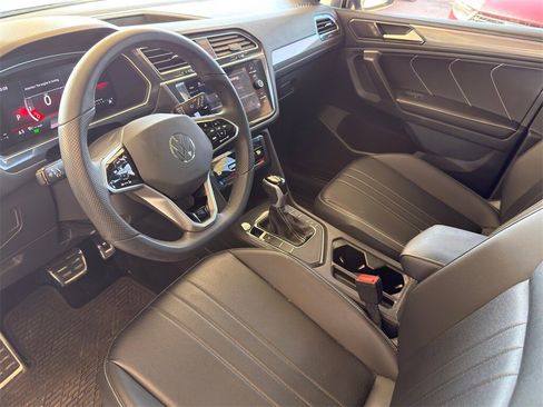 Used 2024 Volkswagen Tiguan SE R-Line image 8