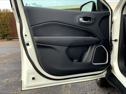 Used 2021 Jeep Compass Latitude image 21