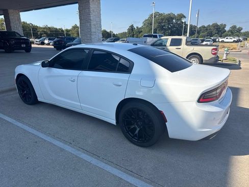 Used 2020 Dodge Charger SXT RWD image 2