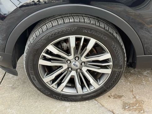 Used 2018 Ford Explorer Platinum image 43