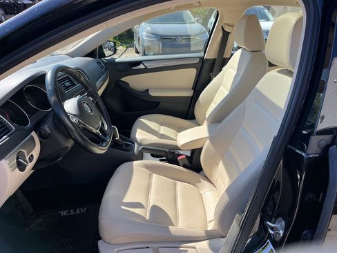 Used 2017 Volkswagen Jetta SE FWD image 10