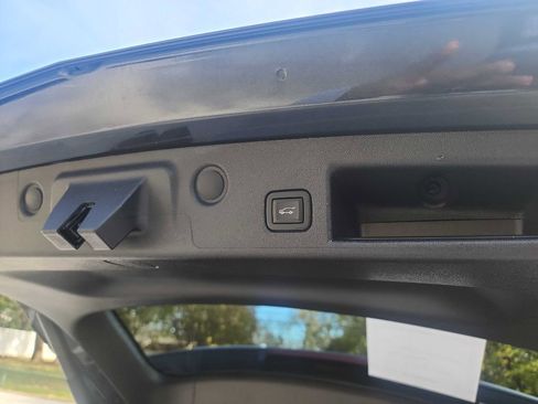 Used 2023 Chevrolet Equinox RS image 34