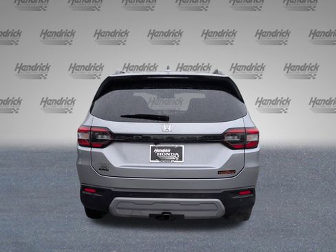 Certified 2025 Honda Pilot TrailSport image 6