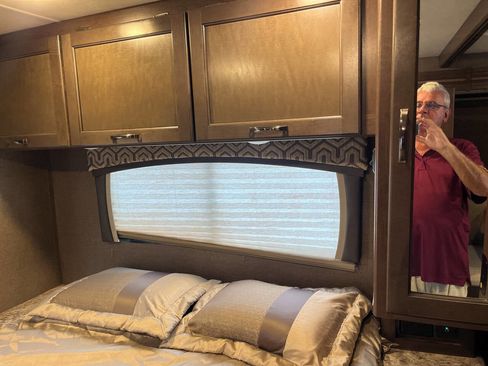 Used 2018 Ford E-450 and Econoline 450 Super Duty w/ Motorhome Prep Package image 40