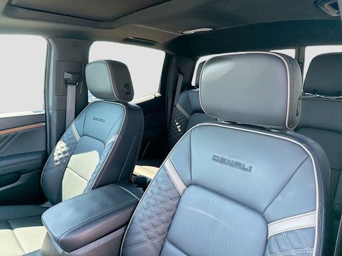 Used 2025 GMC Canyon Denali AWD/4WD image 12