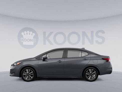 Used 2025 Nissan Versa SV image 2