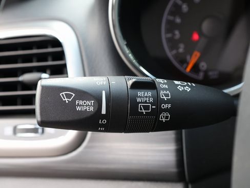 Used 2021 Jeep Grand Cherokee Laredo X image 37