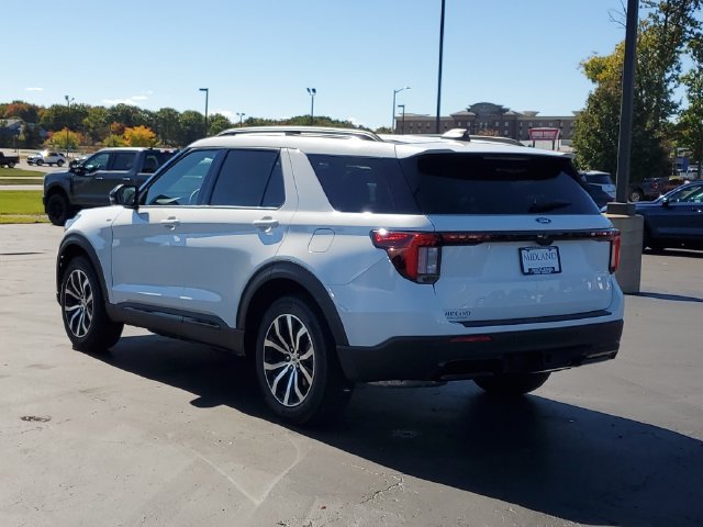 New 2027 Ford Explorer ST-Line AWD/4WD image 4