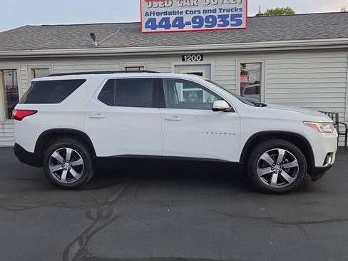 Used 2020 Chevrolet Traverse LT w/ LT Premium Package FWD image 2