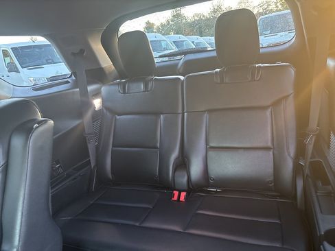 Used 2022 Ford Explorer Limited image 19