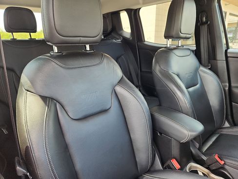 Used 2016 Jeep Renegade Limited image 32