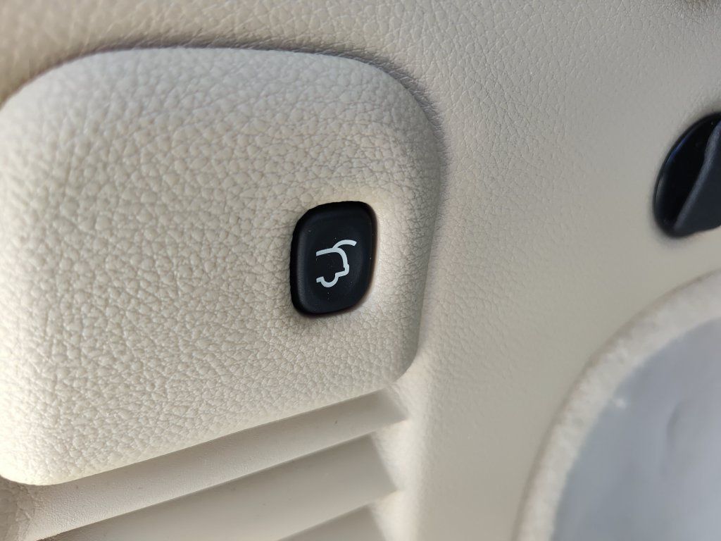 Used 2017 Jeep Grand Cherokee Overland RWD image 10