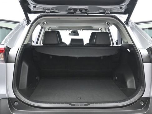 Used 2022 Toyota RAV4 XLE Premium image 23