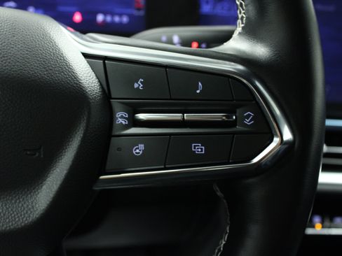 Used 2024 Chevrolet Equinox EV LT FWD image 21