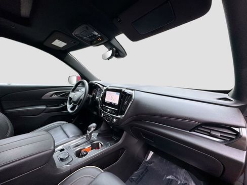 Used 2023 Chevrolet Traverse Premier FWD image 32