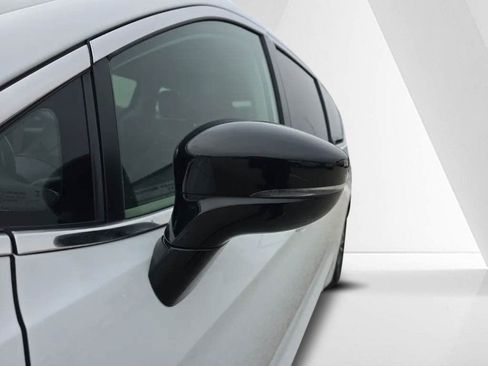 Used 2024 Chrysler Pacifica Select image 9