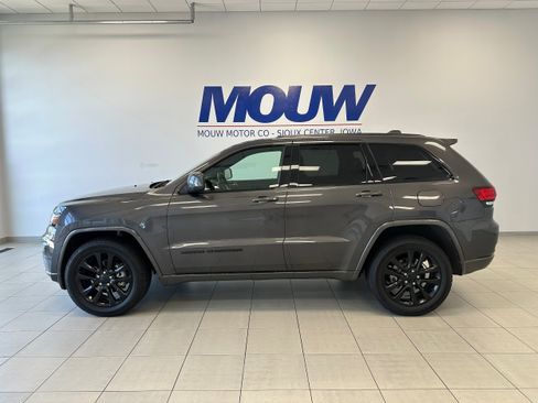 Used 2018 Jeep Grand Cherokee Altitude AWD/4WD image 1