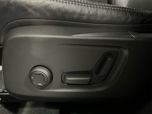 Certified 2024 Volvo XC40 B5 Plus w/ Protection Package Premier image 11