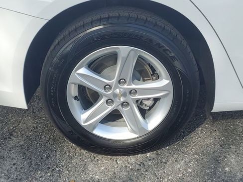 Certified 2024 Chevrolet Malibu LS w/ Driver Confidence Package image 6