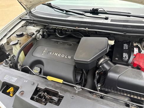 Used 2012 Lincoln MKX AWD image 26