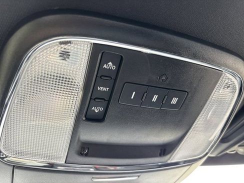 Used 2022 Dodge Charger SXT w/ Driver Convenience Group image 33