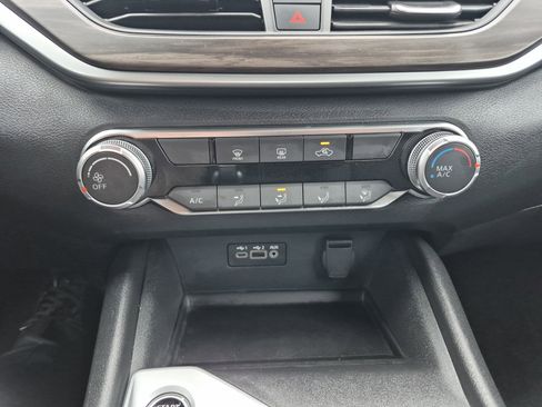 Used 2025 Nissan Altima 2.5 SV image 29