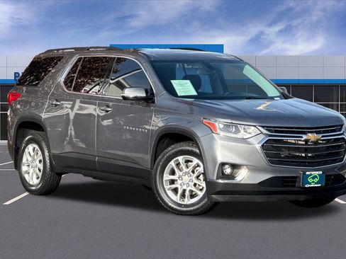 Certified 2020 Chevrolet Traverse LT image 2