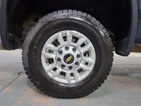 Used 2022 Chevrolet Silverado 2500 LT w/ Convenience Package AWD/4WD image 8