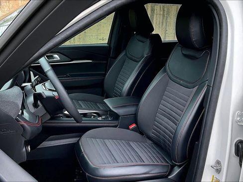 Certified 2025 Ford Explorer ST-Line w/ Premium Package image 8