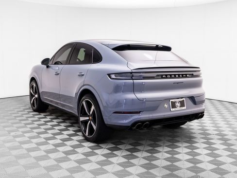 Certified 2025 Porsche Cayenne Coupe AWD/4WD image 3