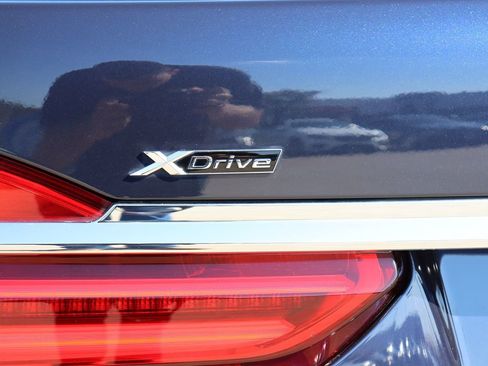 Used 2017 BMW 750i xDrive image 10