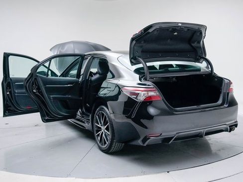 Used 2023 Toyota Camry SE image 18