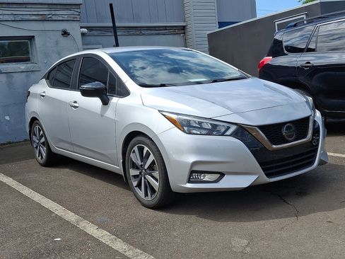 Used 2020 Nissan Versa SR FWD image 3