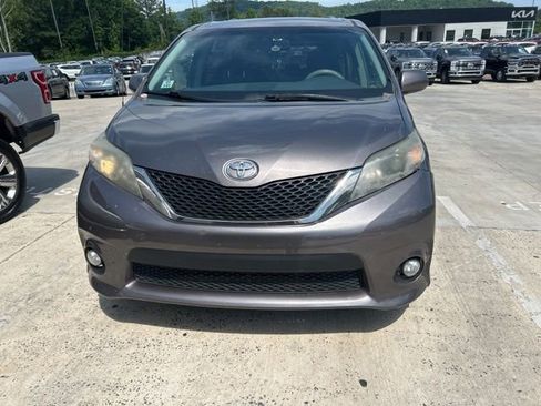Used 2013 Toyota Sienna SE FWD image 24