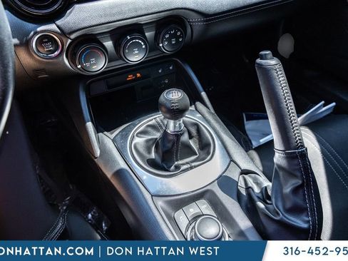 Used 2021 MAZDA MX-5 Miata Club RWD image 12