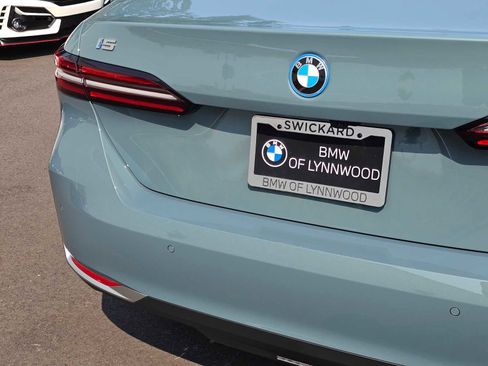 Used 2026 BMW i5 eDrive40 image 14