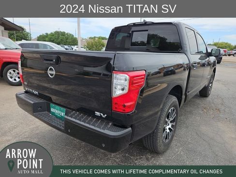 Used 2024 Nissan Titan SV RWD image 11