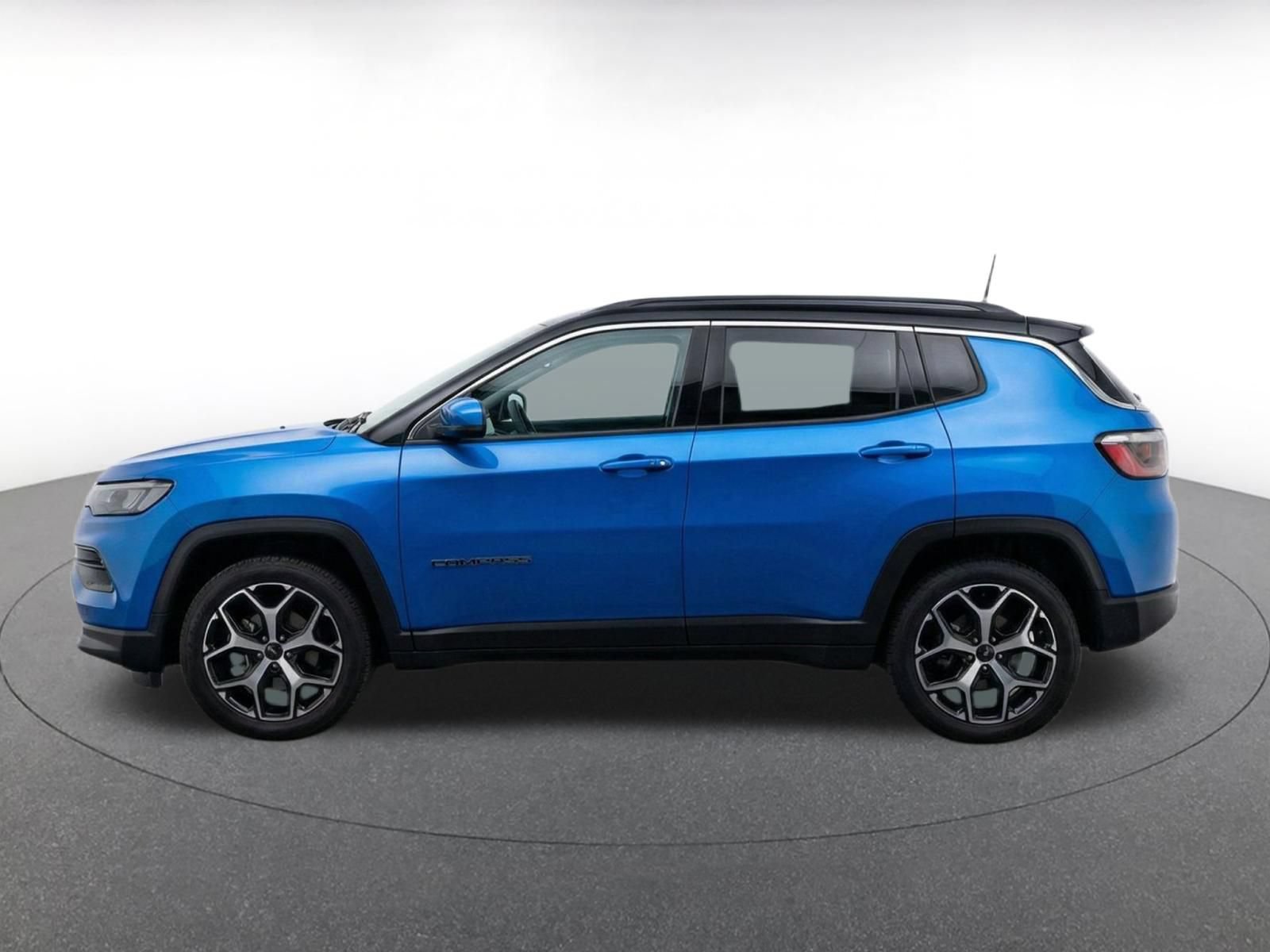 Used 2025 Jeep Compass Limited AWD/4WD image 4