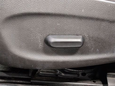 Used 2015 Chevrolet Cruze LT image 18