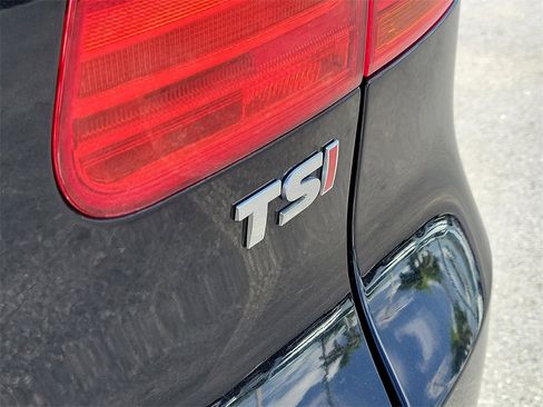 Used 2017 Volkswagen Tiguan Limited w/ Premium Package image 6