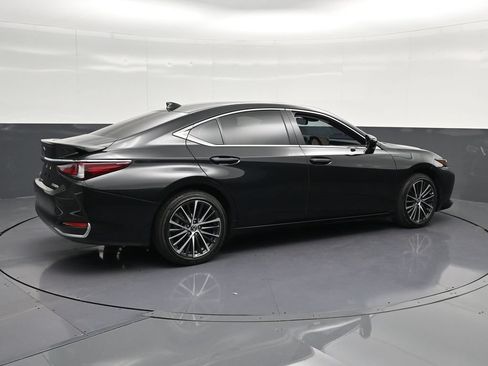 Used 2025 Lexus ES 300h w/ Premium Package FWD image 3