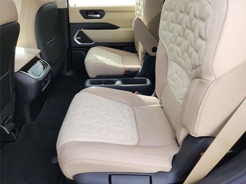 Used 2025 Nissan Armada Platinum Reserve AWD/4WD image 14